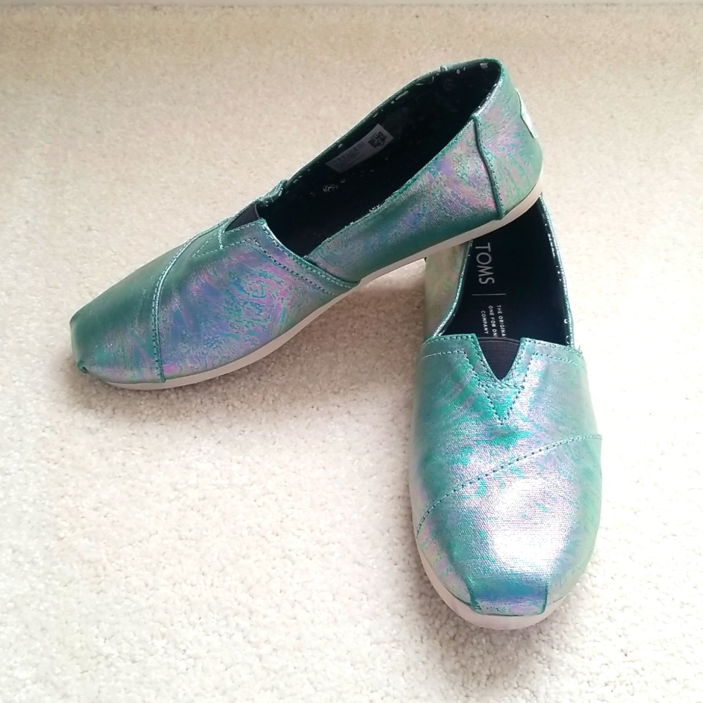 TOMS Green Pearlized Metallic Iridescent Canvas Slip On Flats Size 7.5